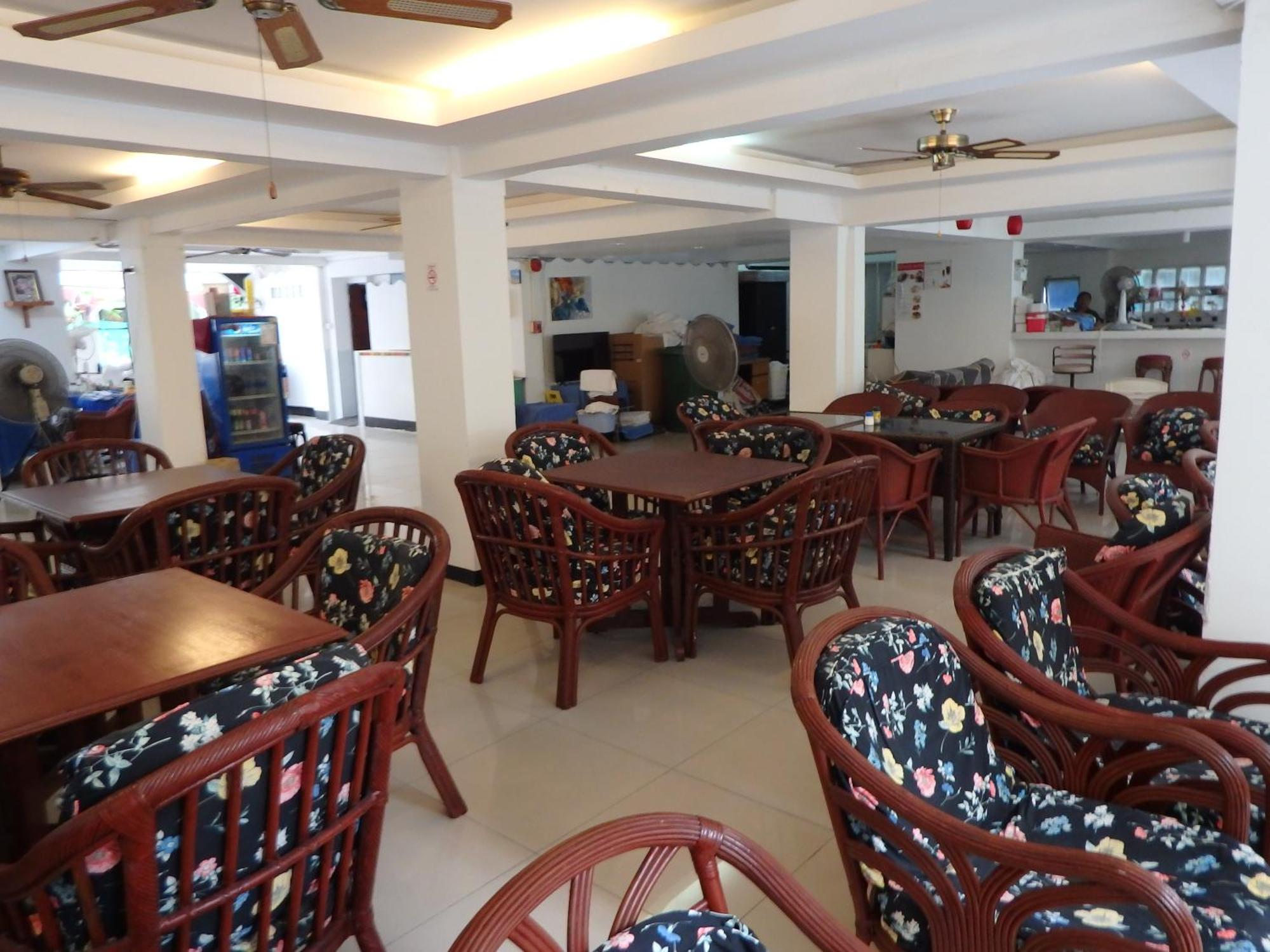 Boomerang Inn Phuket Buitenkant foto
