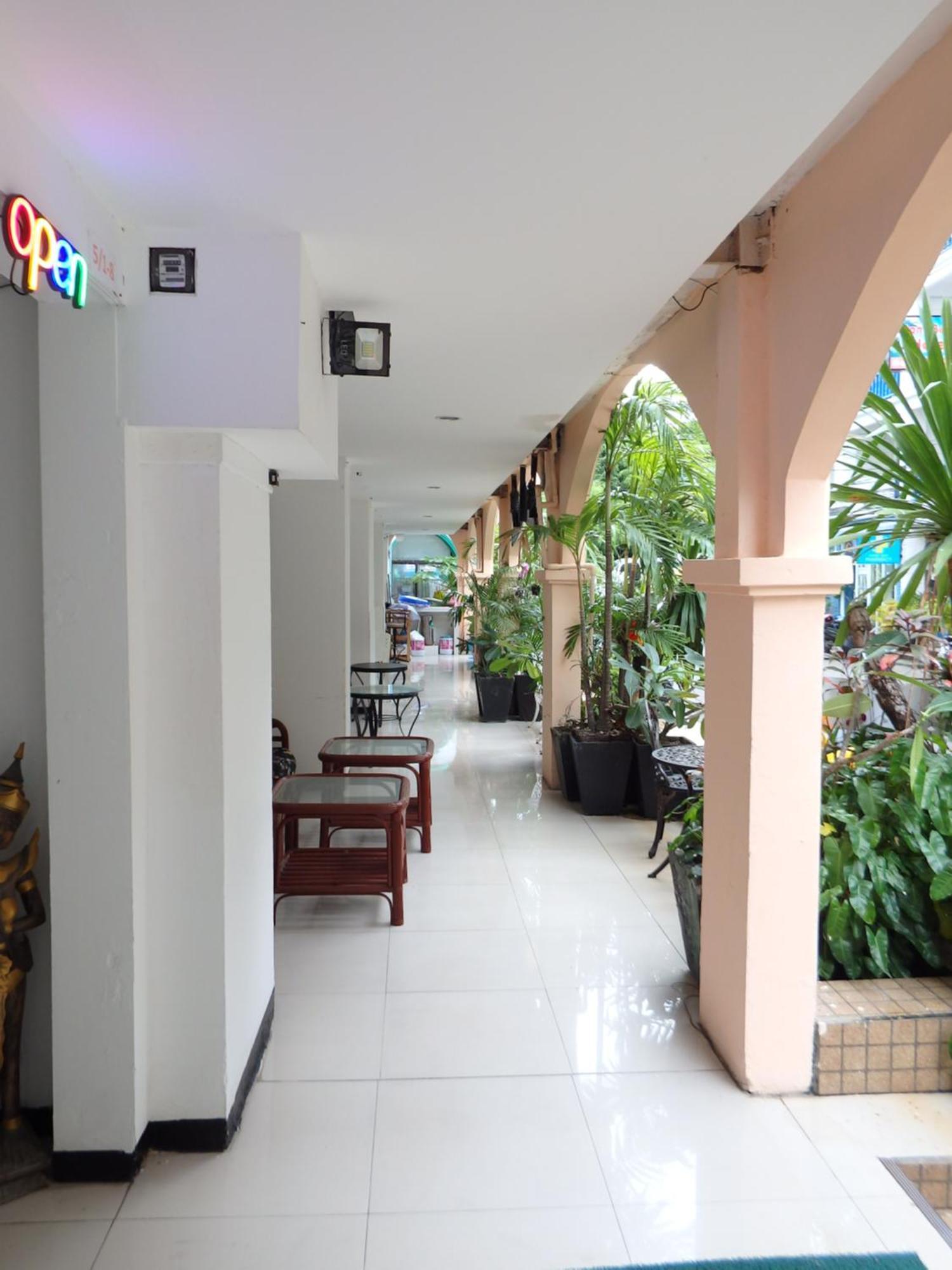 Boomerang Inn Phuket Buitenkant foto