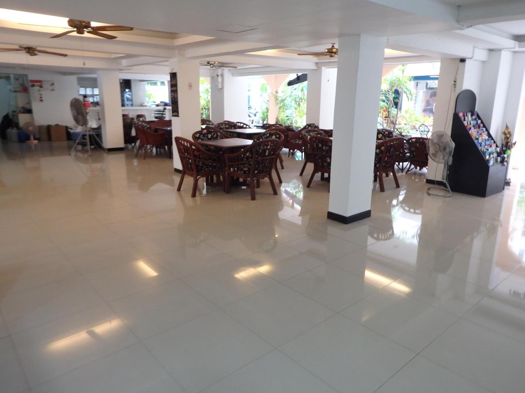 Boomerang Inn Phuket Buitenkant foto