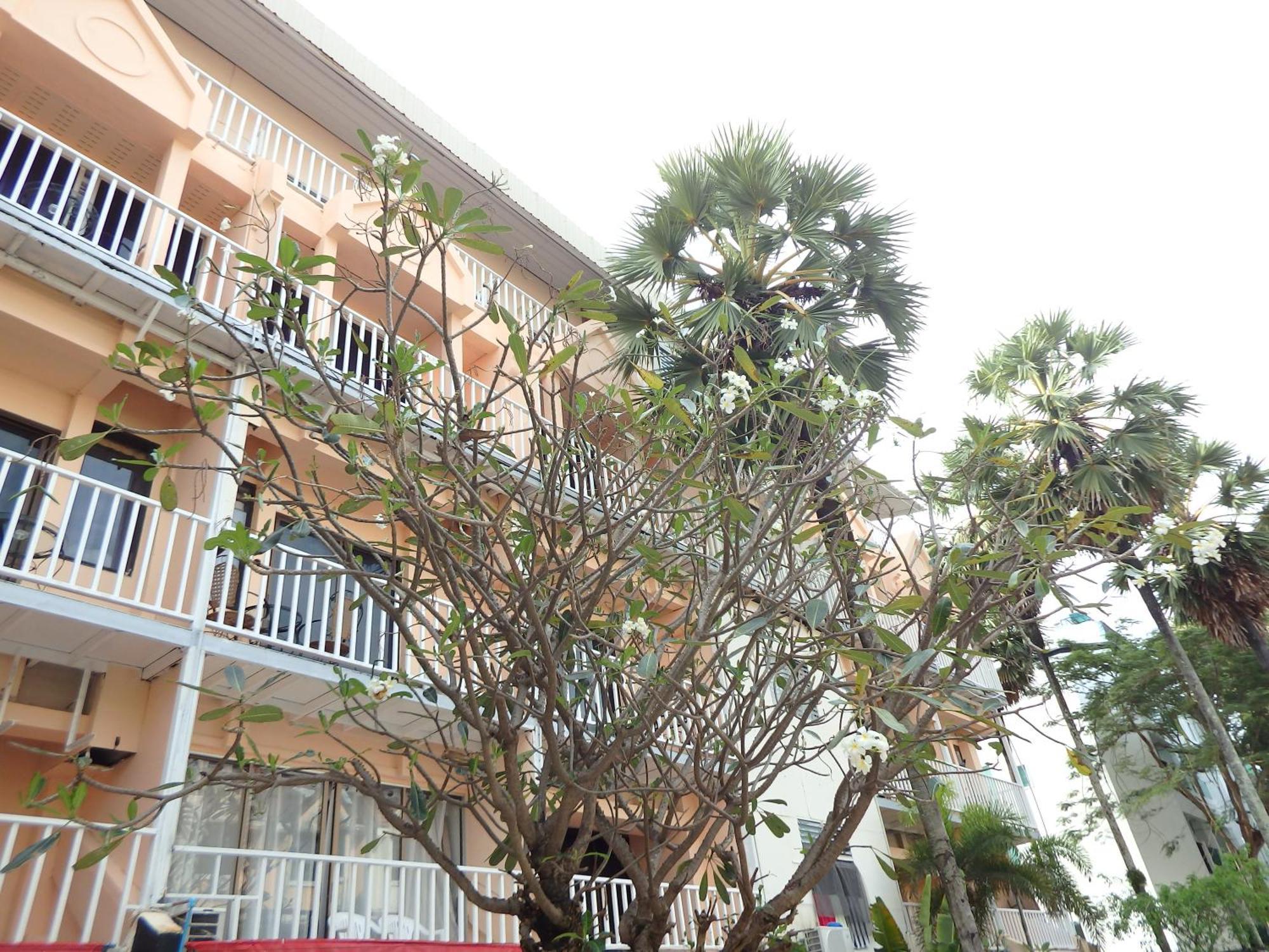 Boomerang Inn Phuket Buitenkant foto