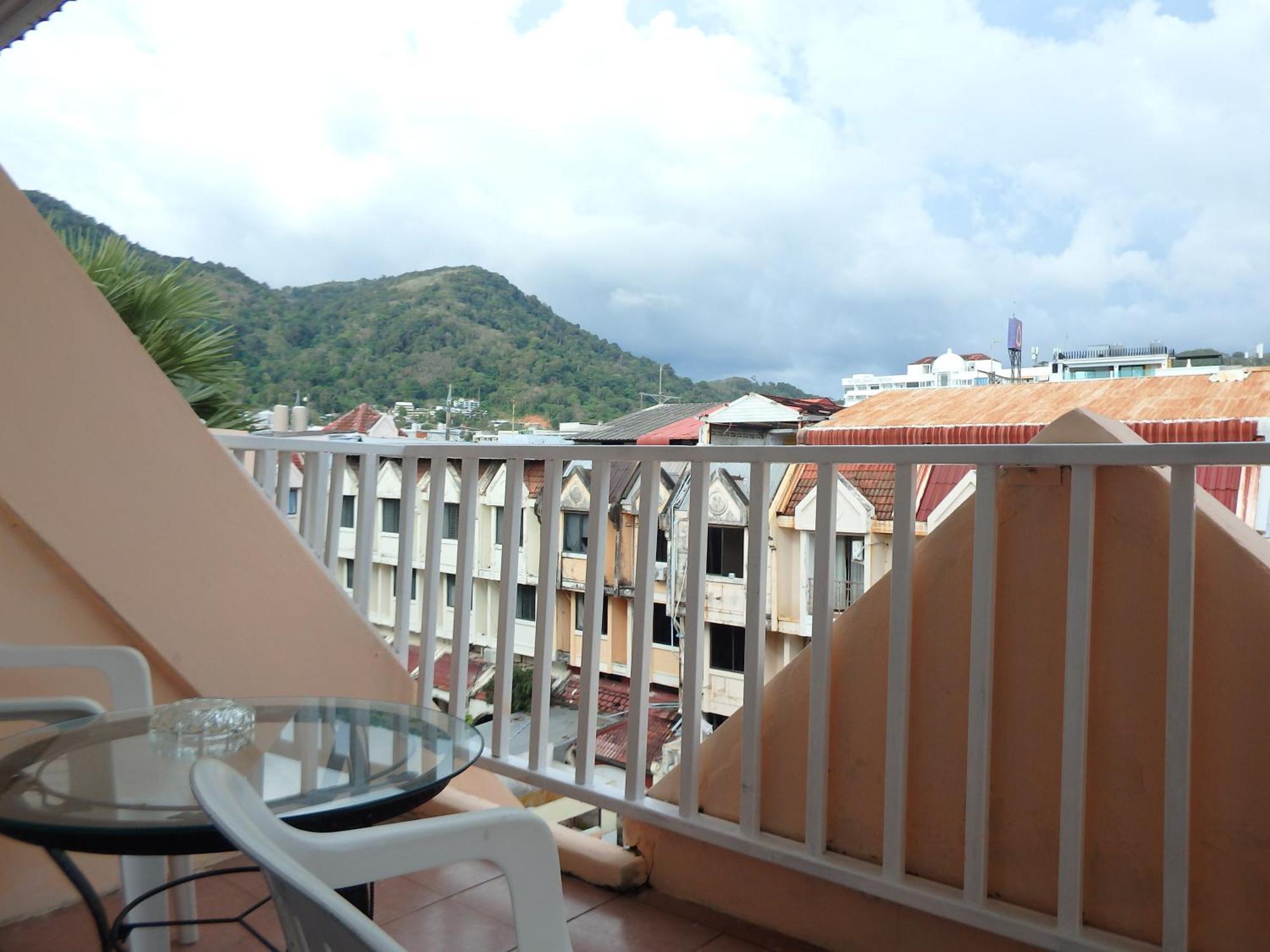 Boomerang Inn Phuket Buitenkant foto
