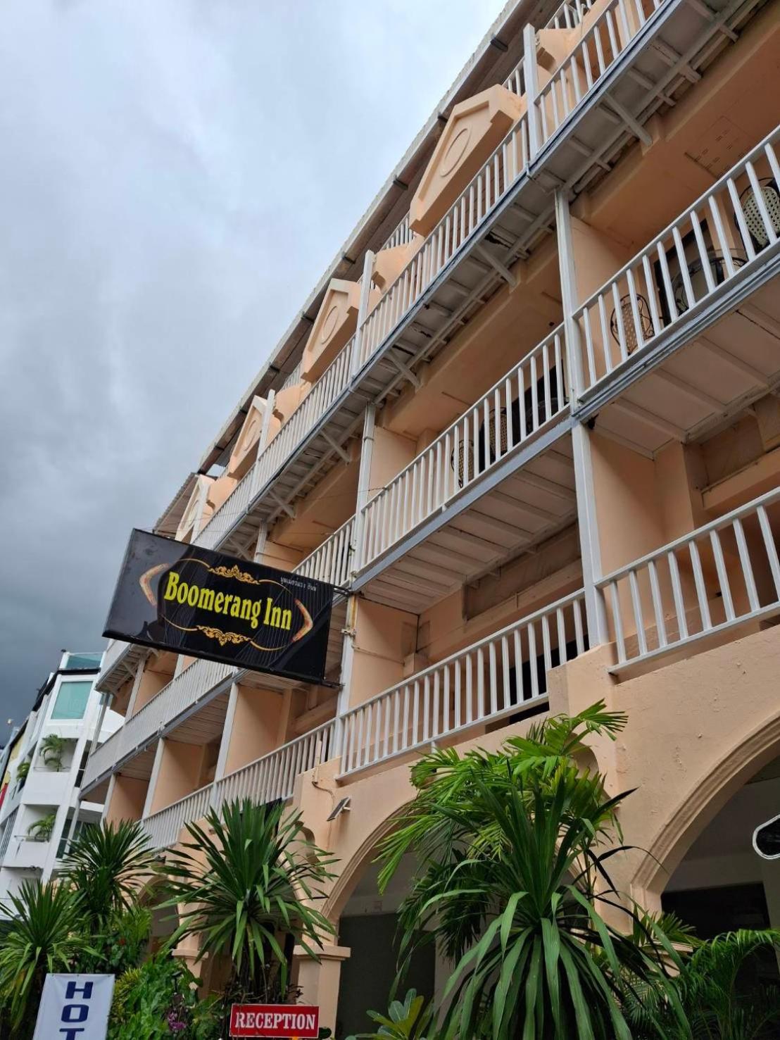 Boomerang Inn Phuket Buitenkant foto