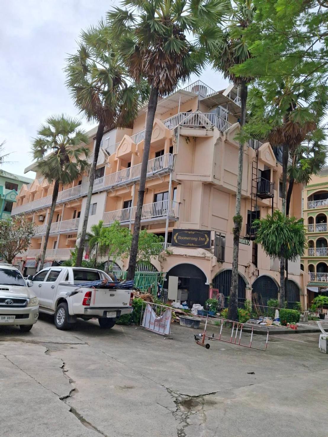 Boomerang Inn Phuket Buitenkant foto
