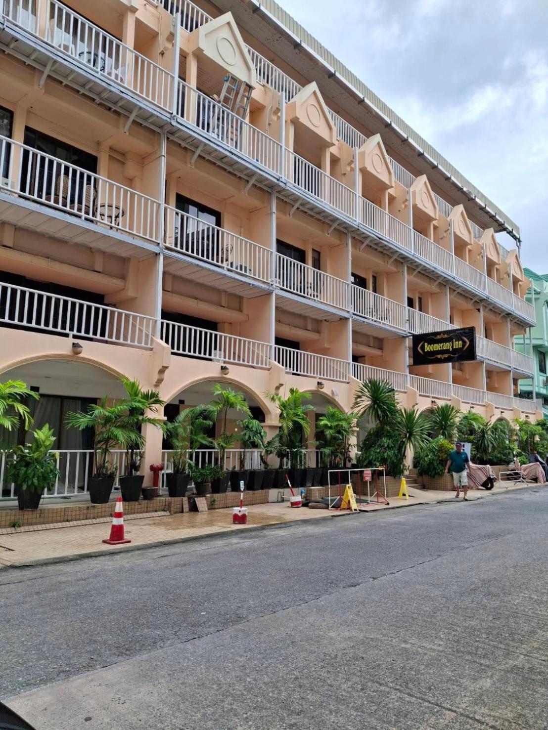Boomerang Inn Phuket Buitenkant foto