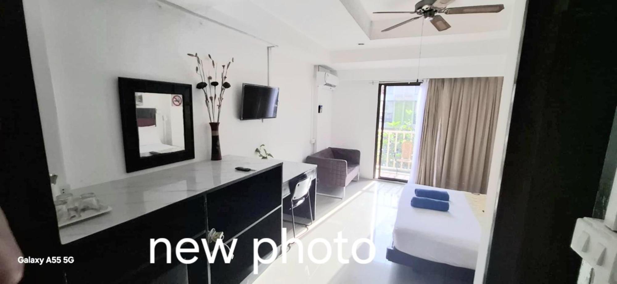Boomerang Inn Phuket Buitenkant foto