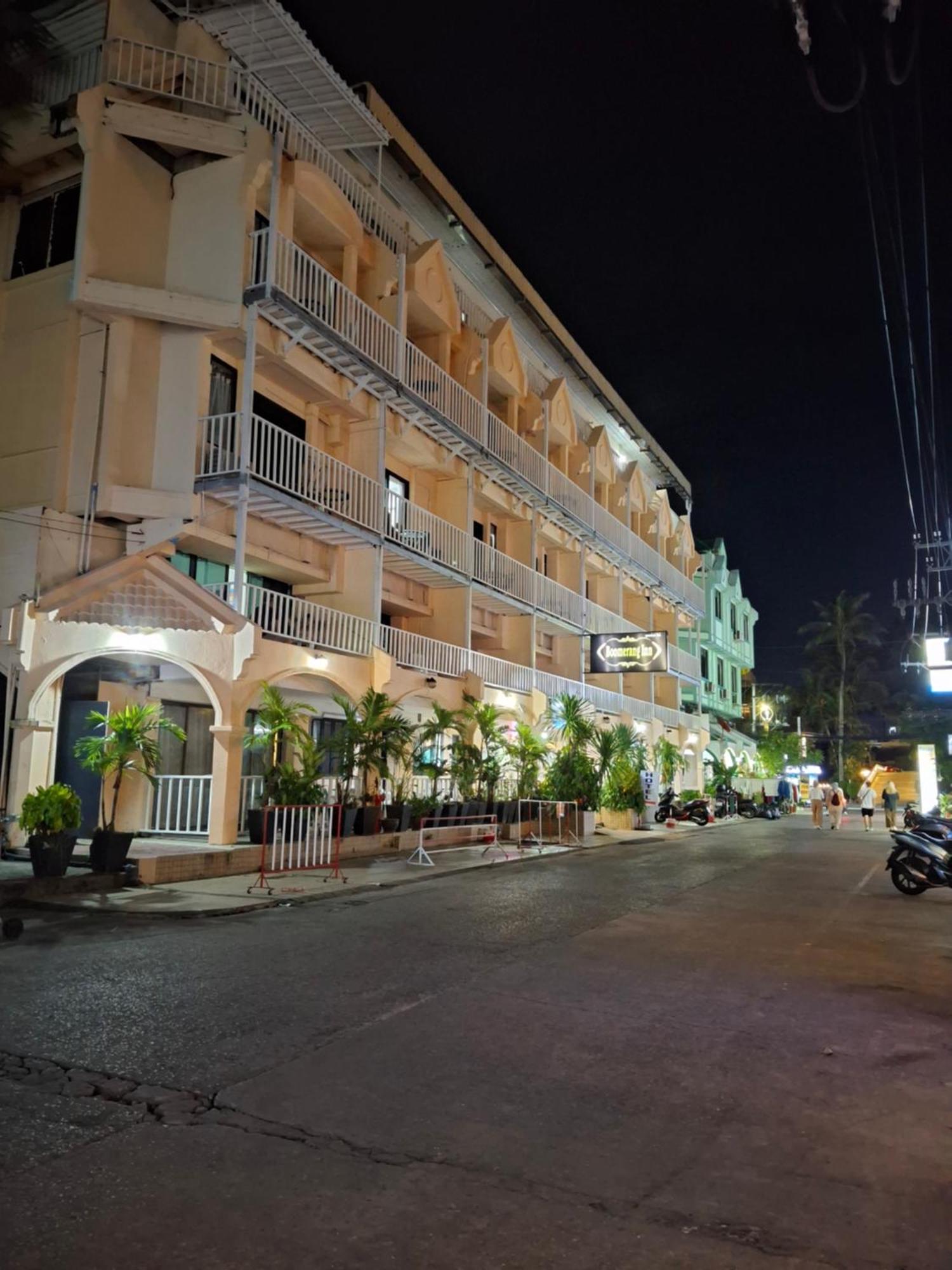 Boomerang Inn Phuket Buitenkant foto