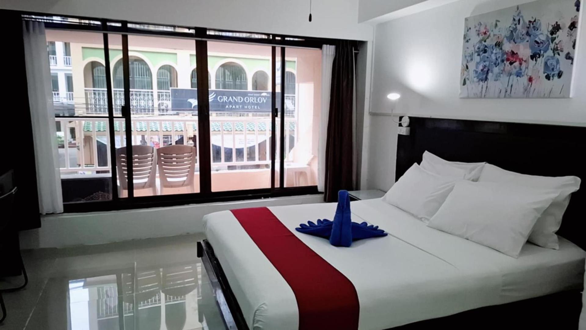 Boomerang Inn Phuket Buitenkant foto