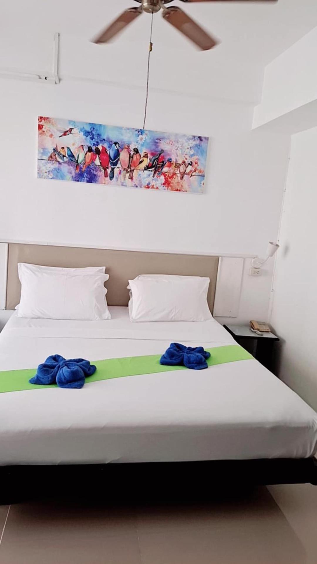 Boomerang Inn Phuket Buitenkant foto